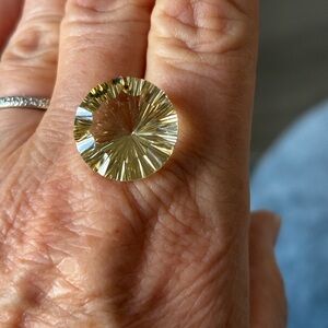 16.00CT Yellow Labradorite 18MM RD